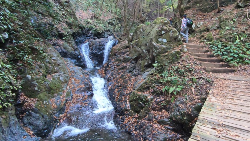GH011926-1024x576 落差98メートル!兵庫県一の落差を誇る紅葉の天滝へツーリング旅!
