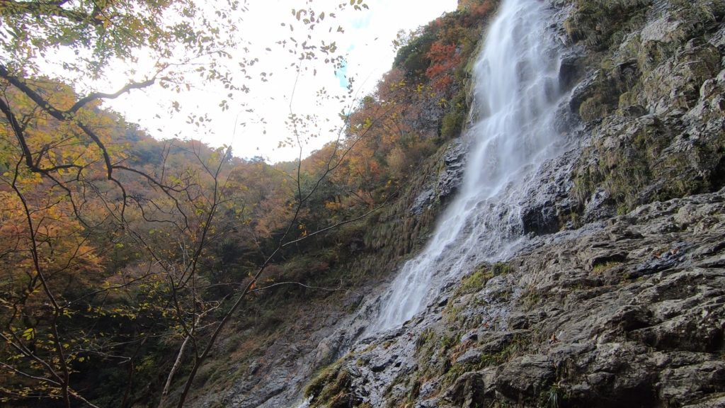 GH011935-1024x576 落差98メートル!兵庫県一の落差を誇る紅葉の天滝へツーリング旅!
