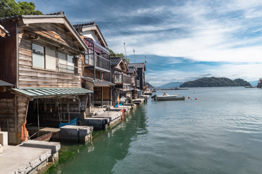 ADS6000-1024x682 京都 伊根の舟屋 ( 京都の夏におすすめの海が見える絶景写真スポット・アクセス情報や撮影ポイントなど!)
