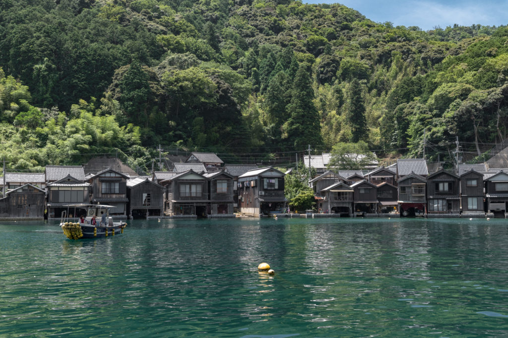 DSC2926-1024x682 京都 伊根の舟屋 ( 京都の夏におすすめの海が見える絶景写真スポット・アクセス情報や撮影ポイントなど!)