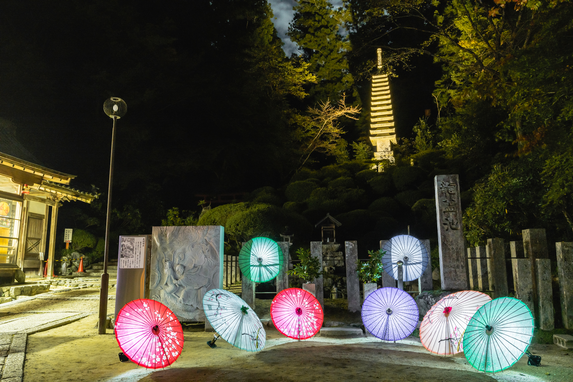NIKON-CORPORATION_NIKON-D850_2885111410-2885208781_21317 奈良県　明日香村 飛鳥光の回廊( 奈良県の秋におすすめの幻想的なライトアップ・夜景が観れる写真スポット!撮影した写真の紹介、アクセス情報や撮影ポイントなど!)　