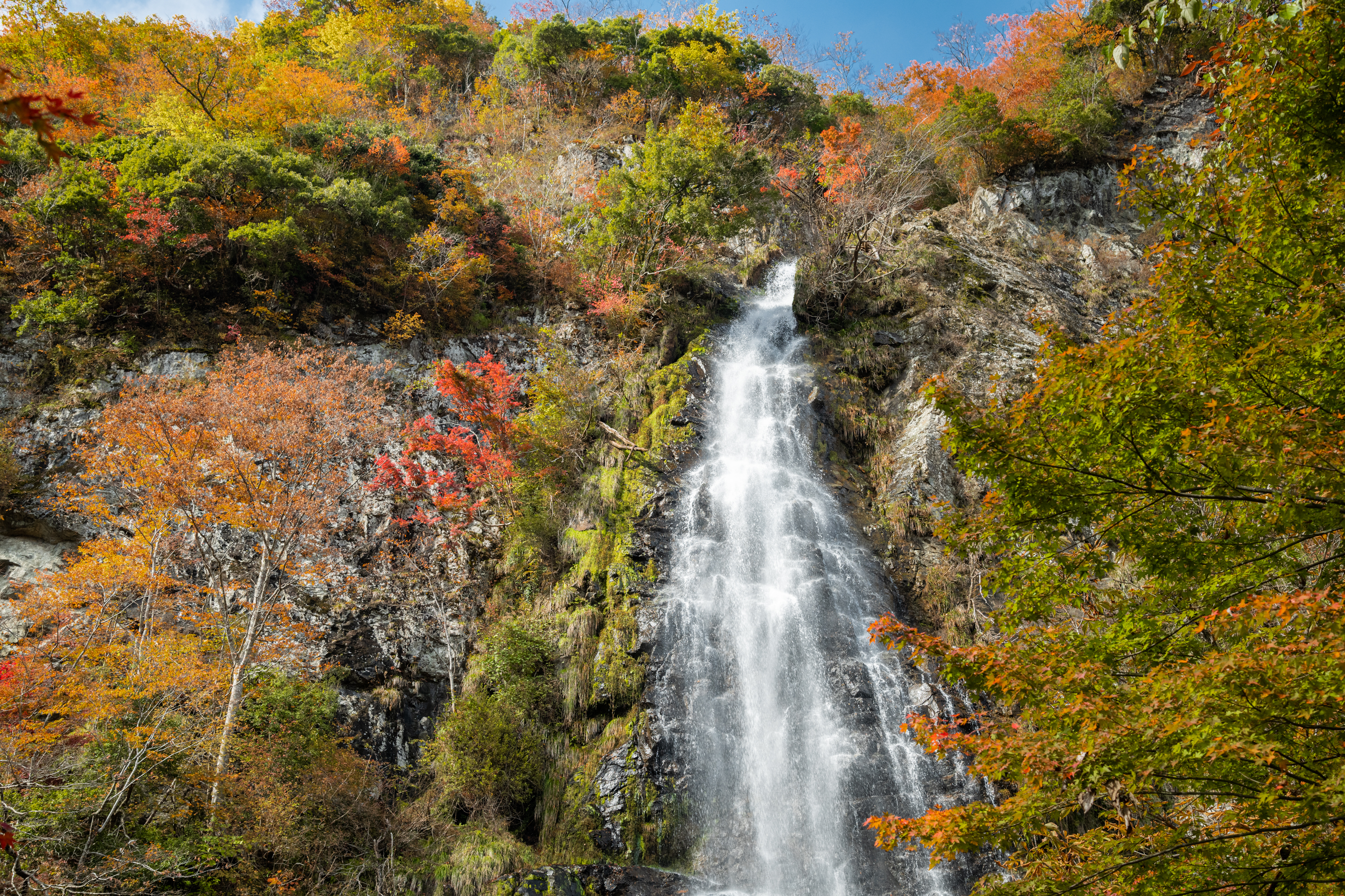 NIKON-CORPORATION_NIKON-D85019895 兵庫県  天滝 (兵庫県一の落差を誇る紅葉景色の美しい絶景の滝 !撮影した写真の紹介、 アクセス情報や撮影ポイントなど!)　