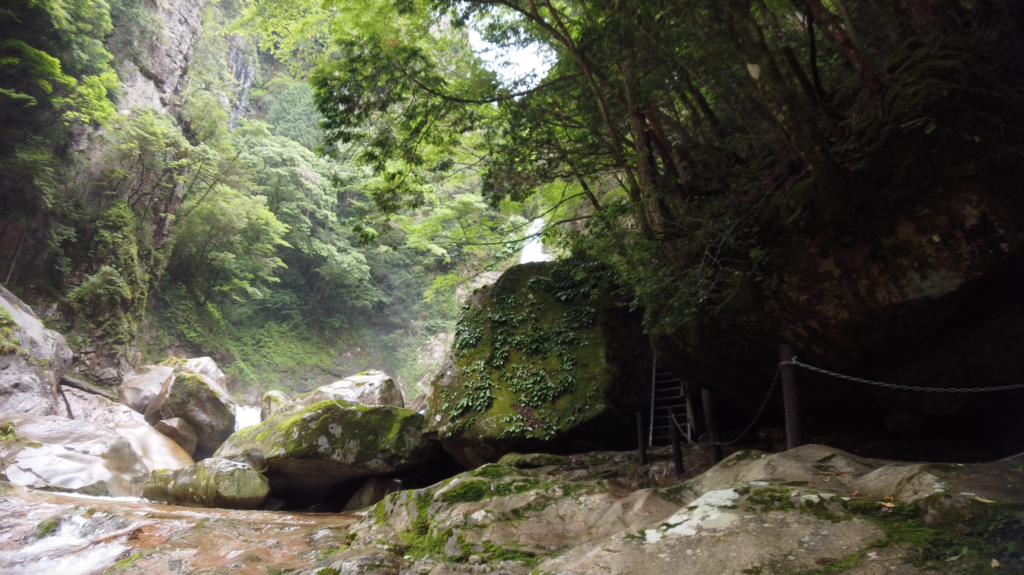 50299594f49403ff20ae59f2b4de05f9-1024x575 奈良県 笹の滝 (十津川村の奥にある秘境の滝! 奈良の夏におすすめ写真撮影スポット！ 写真の紹介、アクセス情報など)