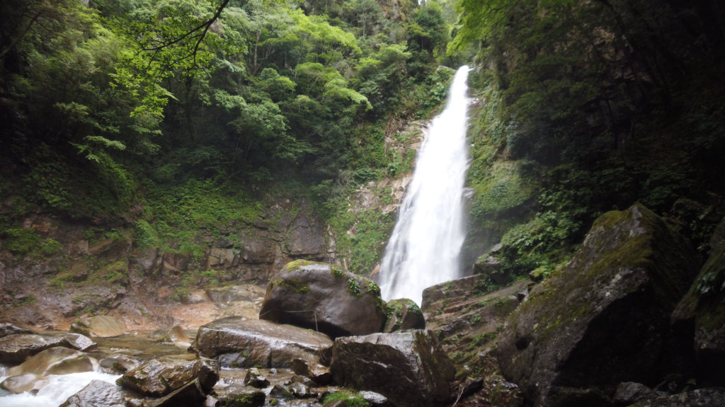 e7008054629a077a44a1c3a91353a7fe-1024x575 奈良県 笹の滝 (十津川村の奥にある秘境の滝! 奈良の夏におすすめ写真撮影スポット！ 写真の紹介、アクセス情報など)
