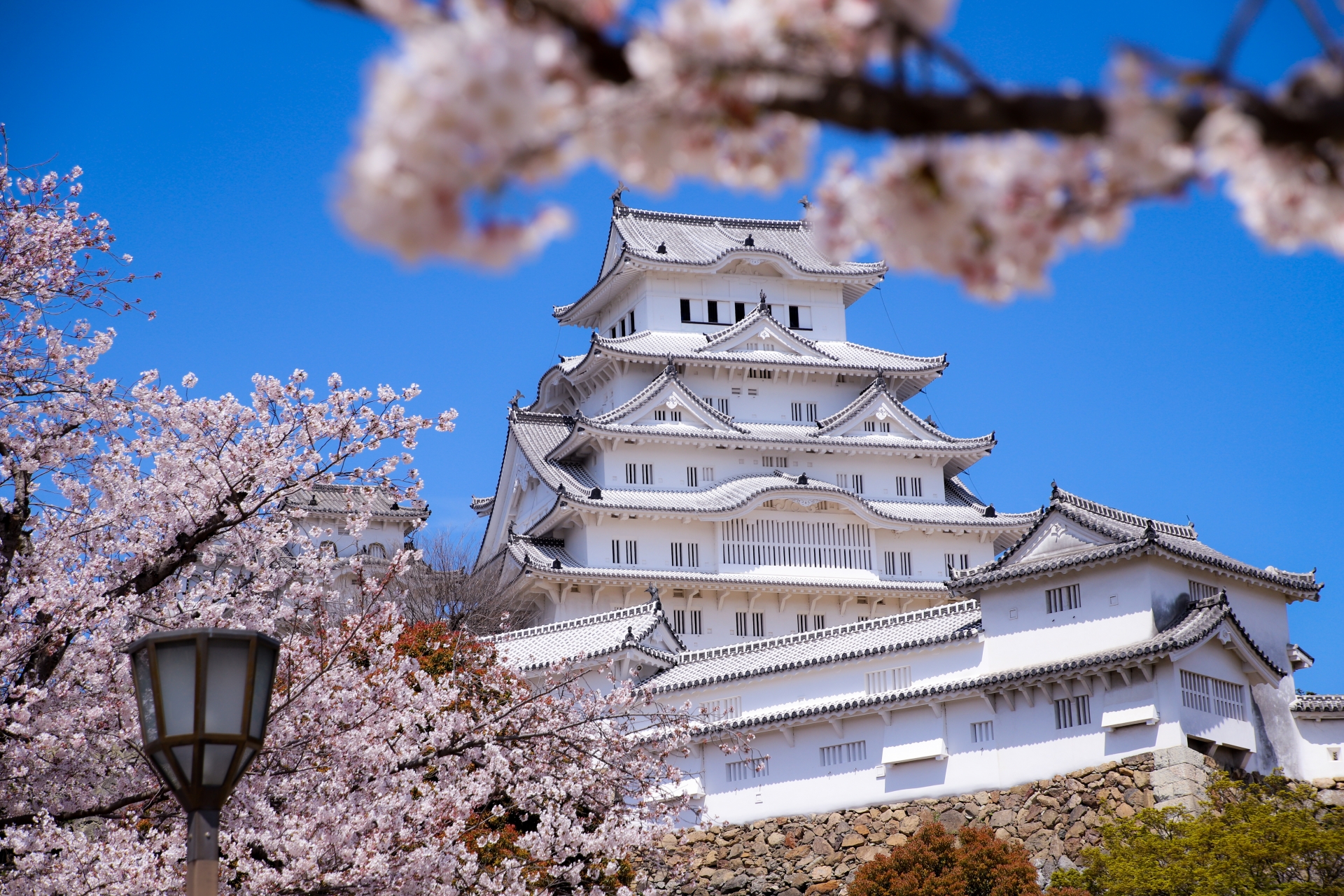 4528769_m 兵庫県  姫路城(桜と城の景色が美しい春におすすめのスポット! 写真の紹介、アクセス情報や駐車場情報など)　